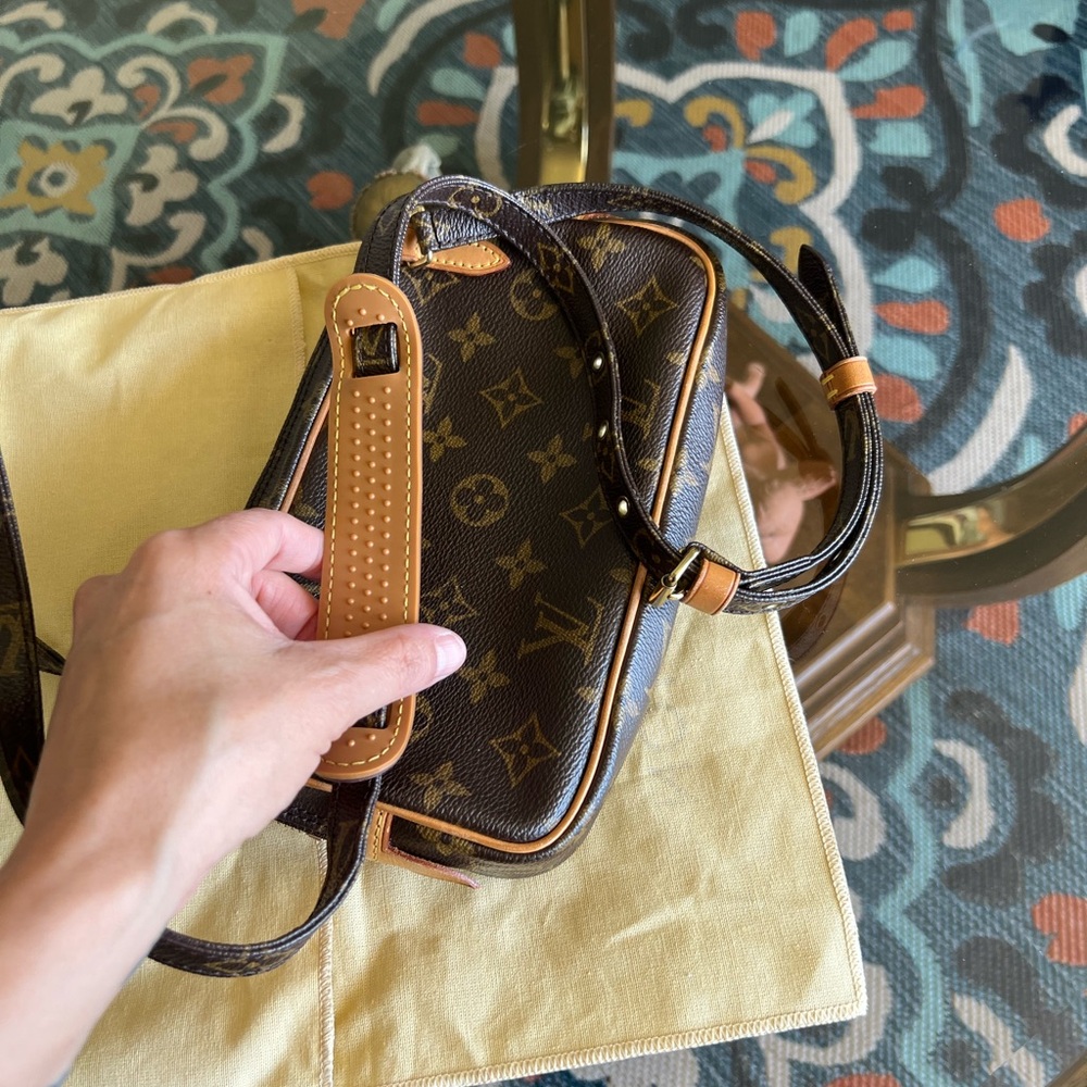 Brown Leather Zip Wallet - Picture 6 of 12